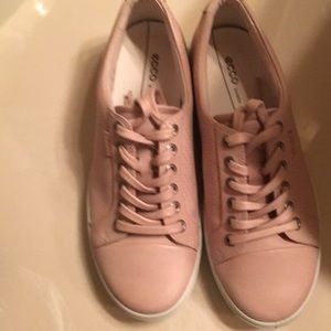 Pink ECCO leather sneakers